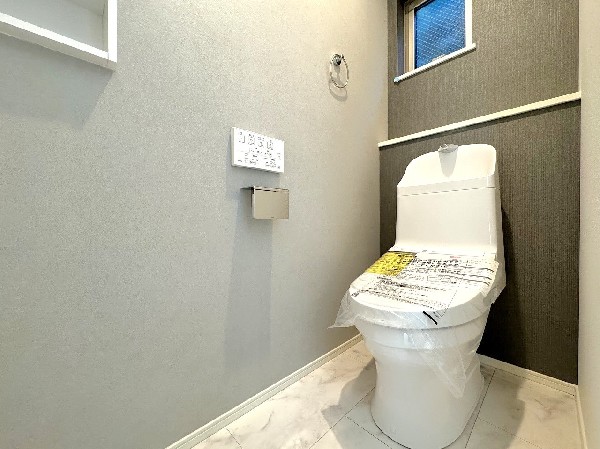 洗浄機能付き便座を標準装備。冬の寒い時期には暖房機能も活躍。快適にご利用いただけます。