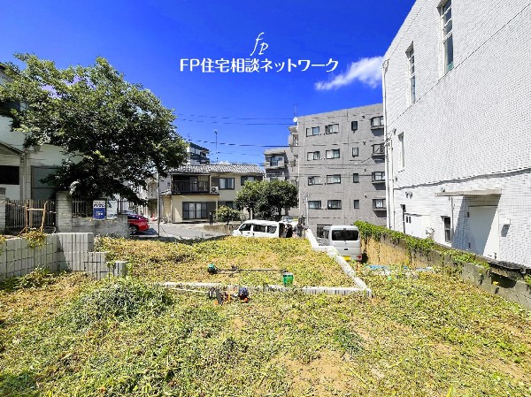 外観:JR南武線「武蔵新城」駅まで平坦徒歩17分の好立地！大通りから1本入った場所に位置し、静かな日常を送る事が出来る住環境です。