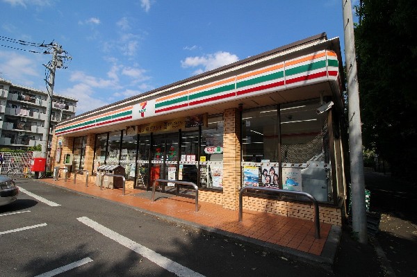 周辺環境:セブンイレブン蟹ケ谷北店(セブンミール、お弁当に定評のあるセブンイレブン、コンビニエンスの最大手ですね。)