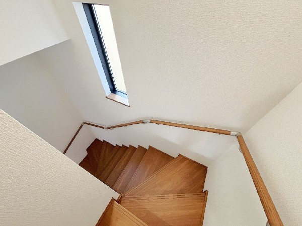 毎日のお散歩も快適な緑に恵まれた閑静な住宅地は、伸び伸びスローライフを叶えてくれます。自然豊富な季節の移ろいを身近に感じられる環境で子育てすれば、お子様もきっと素直に成長してくれるはずです！