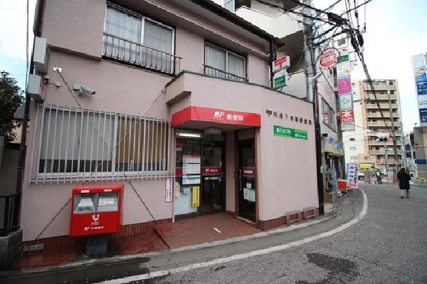 周辺環境:下作延郵便局(郵便の受付だけではなく、「ゆうちょ銀行」をはじめとした貯金口座の開設、保険サービスや銀行サービス等も充実の、生活に必須な施設。近いと便利ですね。)