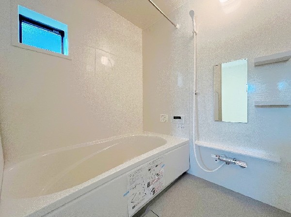 ボタン一つでお湯張りや追い焚きができ、忙しい日々に便利で快適です。温度調整も自動で行われ、常に最適な温度でリラックスしたバスタイムを楽しめます。