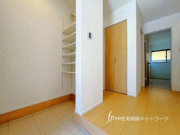 全居室収納に加えキッチンにはパントリー、玄関にはSICと豊富な収納スペースを設置。お部屋をすっきりと保てます。