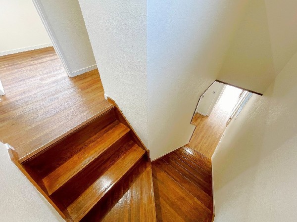 ただいま、おかえりの声が響きわたる。毎日、大切な家族とのコミュニケーションが取れる家族思いの間取り。