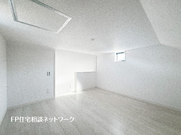 勾配天井を生かしたロフトスペースを完備。季節用品や捨てられないご家族の思い出もしっかりと収納できます。多趣味で荷物の多いご家族にピッタリ。