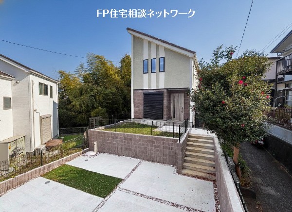 外観:閑静な住宅地で子育て家族にピッタリ。毎日のお散歩も快適な緑に恵まれたエリアで、自然に包まれた穏やかな暮らしを実現するための、ゆとりある住環境が整っています。