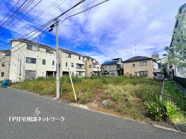 外観:前面道路幅員は6.5ｍ以上あり、車のすれ違いも出来るゆとりの広さ！お車の運転が苦手な方でも安心です。