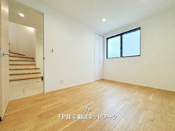 書斎として、テレワークルームとしても使えるお部屋です。ちょうどよい広さと落ち着いた内装で集中力アップ。気になる会議中の音問題も解消。