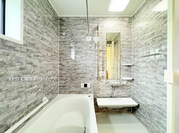 ゆったり入れる一坪バスは、ベンチバス仕様で小さなお子様にもお年寄りにも安心してバスタイムを楽しめます。