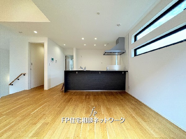 大切な家族が集まるからこそこだわりたいLDK。休日はお陽さまの光をたっぷりと取り込めるぽかぽかリビングで過ごしませんか。