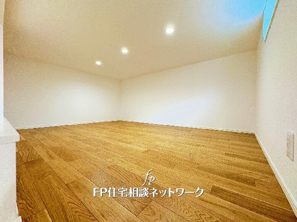居室に設置したクローゼットとは別に、窓のある小屋裏収納があります。ファミリークローゼットとして、また、ライブラリースペースや秘密基地など楽しく使えそうです。