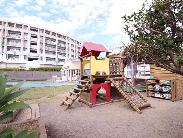 周辺環境:城山保育園(豊かな自然に囲まれ、園舎・園庭から子供たちの元気な声が聞こえてきます。できることが増えていく、お子様の成長が楽しみです。)