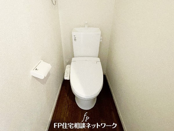 シンプルで明るい内装が心地よく、清潔さを感じられる快適な空間。