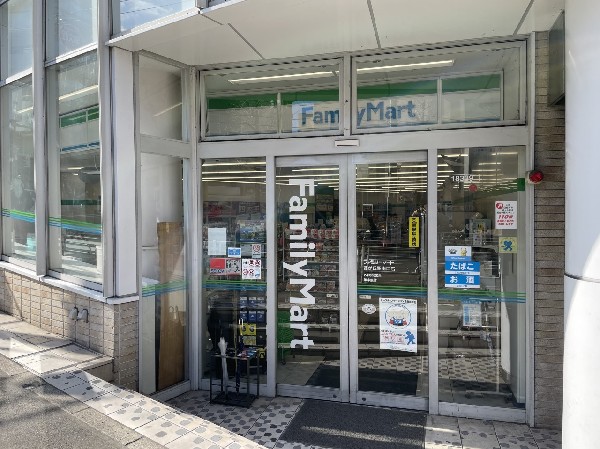 周辺環境:ファミリーマート藤が丘駅南口店(ファミチキをはじめスナックメニューも大人気です。買物だけではなく、日常生活に関係する最重要施設となりつつある。)