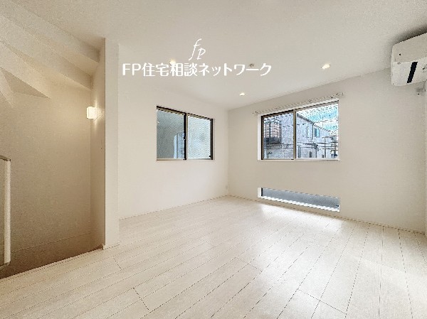 オープンな空間を生み出す、広がりとゆとり。家族と過ごす時間を大切にしたい方にぴったりのゆとりある住空間です。日差しがリビングの隅々までしっかりと届きます。