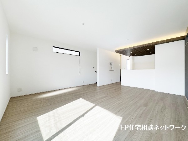 対面式のカウンターキッチンですので、出来上がったお料理をカウンターに並べてお子様が運ぶなど、お手伝いの時間も増えそうですね。