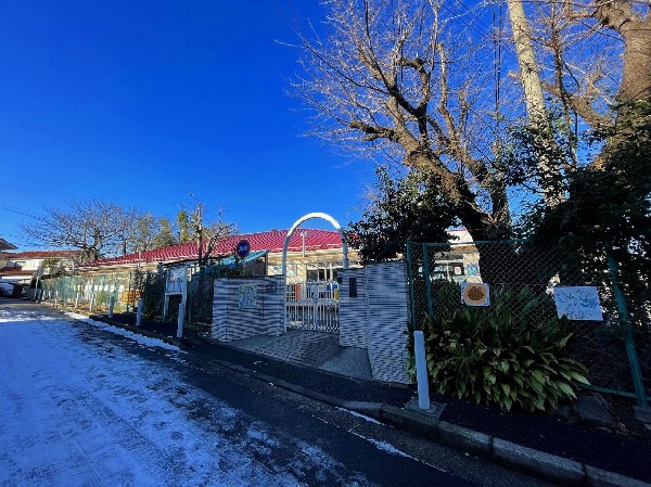 周辺環境:神大寺幼稚園(さまざまな遊びを通して、こども達は体を動かす喜び、考え創り出す喜び、友だちと心を通わす喜びをあじわいます。)