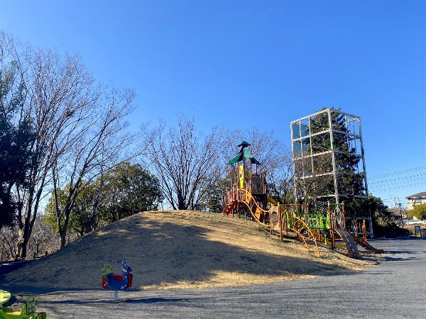 周辺環境:大場かやのき公園(樹齢600年ともいわれる「かやの木」がシンボルの穴場の公園です。園内には大きな複合遊具があります。)
