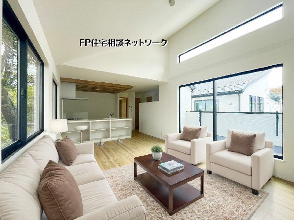 【リビング】  本画像はAIがCGで家具作成しており、実際の現地に家具は設置されておりません。また、販売価格に家具等は含まれておりません。