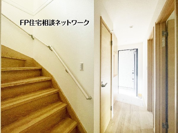 明るい玄関からまっすぐ続くスムーズな動線。木目の階段が温かみを添え、毎日の暮らしを心地よく迎えてくれます。家族が自然と行き交う、使いやすい間取り。