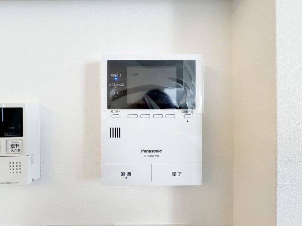 同仕様設備：モニター付インターホンが標準仕様です。不安になりがちな防犯面。目で確認できるからあんしんです。