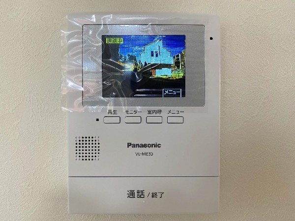 【建物プラン例　建物価格2180万円（税込）建物面積面積98m2】モニター付インターホンが標準仕様です。目で確認できるからあんしんです。