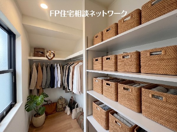 ■収納■本画像はAIがCGで小物等を作成しており、実際の現地に小物等は設置されておりません。また、販売価格に小物等は含まれておりません。