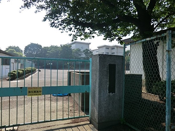 周辺環境:有馬小学校　(学校教育目標は、明るい子、がんばる子、やさしい子、元気な子)