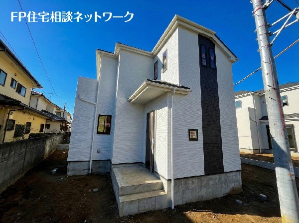 外観:閑静な住宅地で子育て家族にピッタリ。毎日のお散歩も快適な緑に恵まれたエリアで、自然に包まれた穏やかな暮らしを実現するための、ゆとりある住環境が整っています。