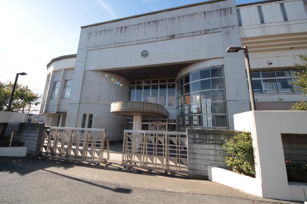 周辺環境:川崎市立宮崎中学校(1学年8クラスのマンモス校。お友達もたくさんできる環境です。)