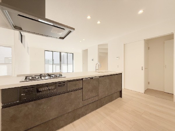 毎日使うキッチンが綺麗で清潔ならお料理を作るのも楽しくなりますよね。機能性とデザイン性を兼ね備えた嬉しいキッチン。