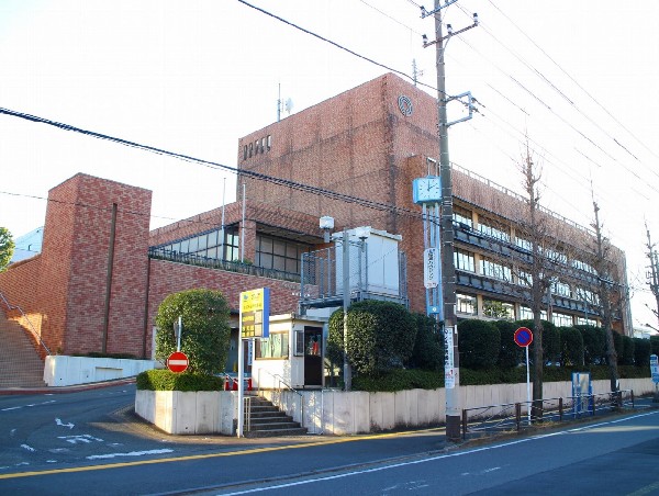 周辺環境:川崎市宮前区役所(引越しや出産、検診、保育園の入園、年金、税金、各種手続き等々、節目で必ず行く必要がある区役所。)