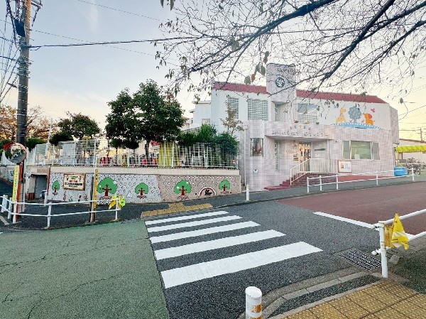 周辺環境:玉川中央幼稚園(子さまの通園も安心です。少人数・異年齢保育の環境で、体と心をのびのび育むことができます。)