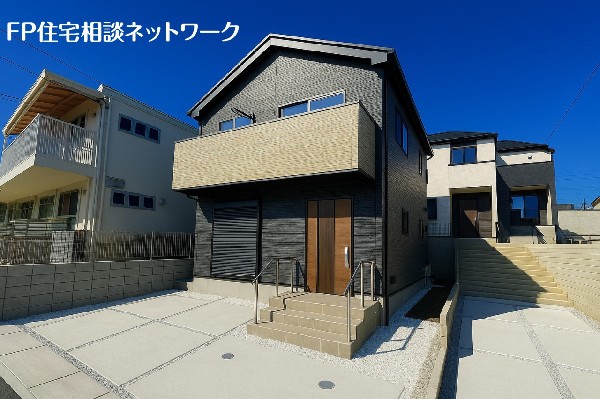 外観:閑静な住宅地で子育て家族にピッタリ。自然に包まれた穏やかな暮らしを実現するための、ゆとりある住環境が整っています。