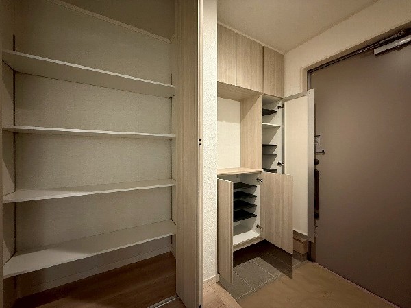 コートクロークのある玄関