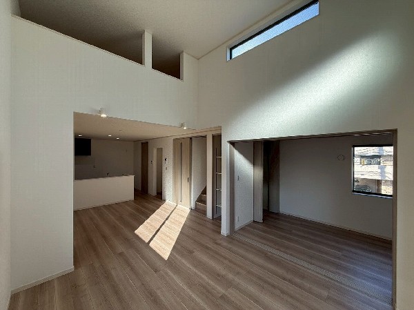 吹き抜け採用のLDK