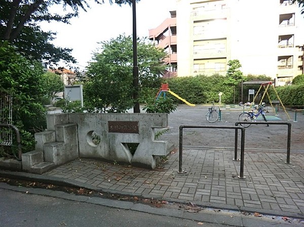 周辺環境:木月諏訪公園(住宅街らしく近隣には公園が複数ありますので、お子様にも嬉しい住環境です。きっと、お気に入りの公園がみつかるはずです。)