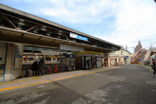 周辺環境:読売ランド前駅(新宿までは小田急線で26分。東京の中心地へ30分以内で行けるのは嬉しい。)