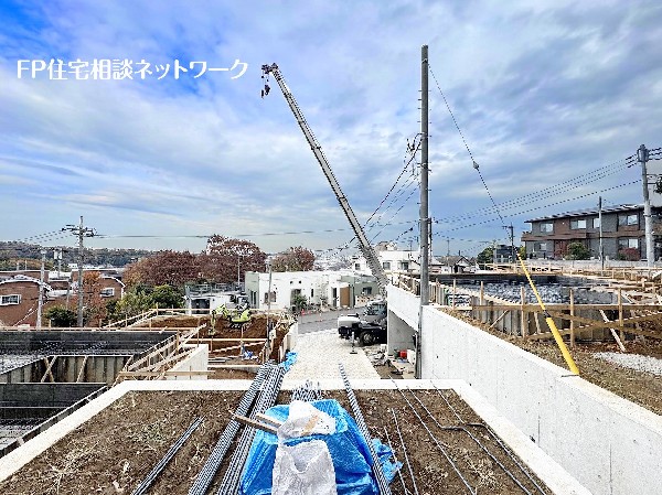 外観:小田急線「読売ランド前」駅徒歩10分の好立地！何処までも見渡せる一見の価値ある眺望。見下ろすことは出来ても、見られることがないというのは、都会ではありえない贅沢さ。