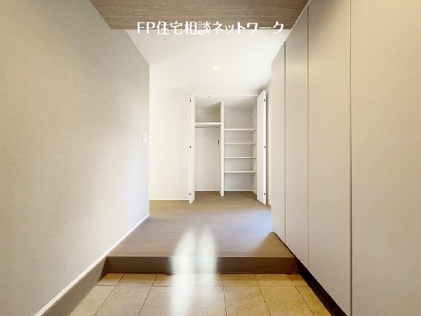 玄関がスッキリ広々としていると出掛けも帰宅も気持ちが良い。来客を出迎える時も、玄関が綺麗ならその家は全て良い印象になる。