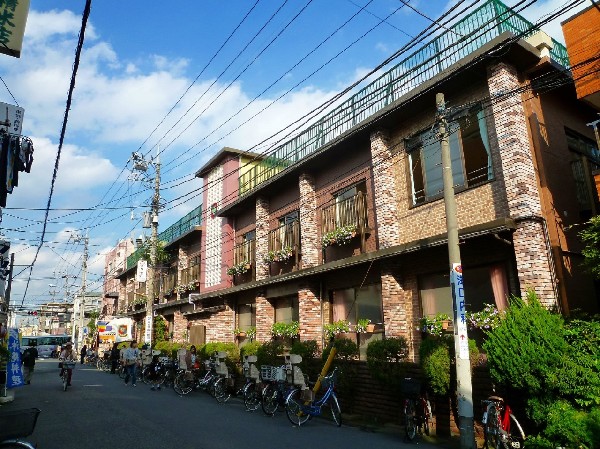 周辺環境:月影学園幼稚園(東急東横線「元住吉」駅から徒歩5分、武蔵小杉からも通いやすい幼稚園です。)