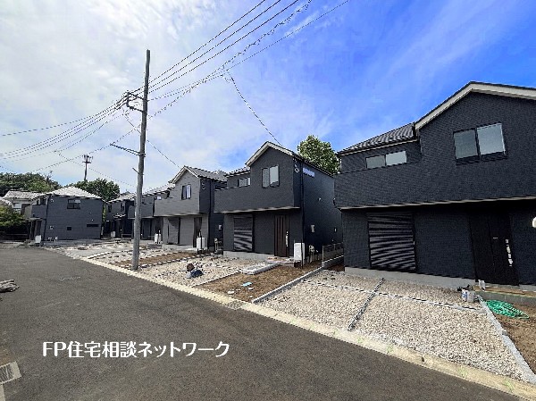 外観:【類似外観同仕様】施工例のため分譲中の建物とは外壁、屋根開口部等の形状・仕様が異なります