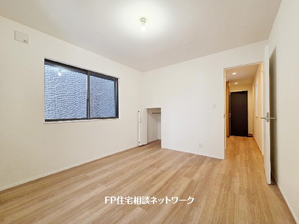 深いやすらぎへと誘う寝室。ゆとりの広さと、落ち着いた内装仕様でプライベートな時間を心豊かにお過ごしいただけるように配慮。