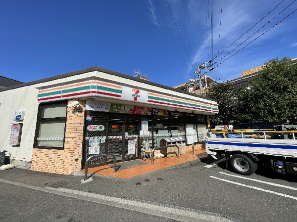 周辺環境:セブンイレブン　北寺尾7丁目(セブンミールは大好評です。今や公共料金の支払いや宅配など、色々な用途があるコンビニは必須ですね。)