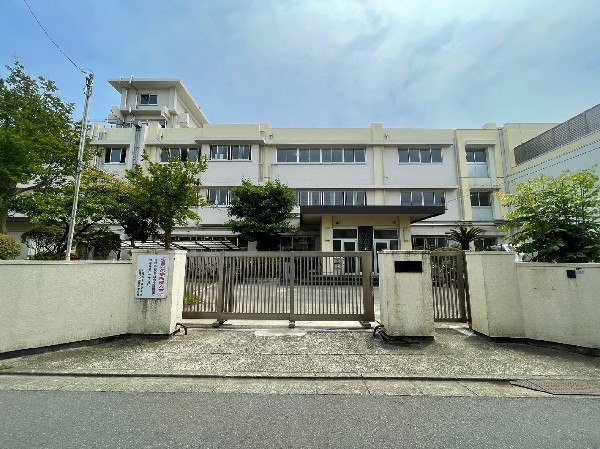 周辺環境:田島中学校(成長の過程でより濃い時間を過ごす3年間。ここで過ごす時間は、お子様にとって、とても大切な思い出となるはずです。)