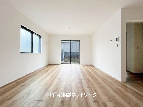 大切な家族が集まるからこそLDKにはこだわりたい。日当たりのよい広いＬＤＫを、子供たちが元気に走り回っている姿を見た時「広い家にして良かった」と思う。