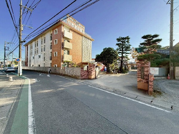 周辺環境:中野島幼稚園(中野島幼稚園がほど近く、通園に負担の少ない立地です。落ち着いた環境と広い園庭が魅力で、安心して子育てできる住環境が整っています。)