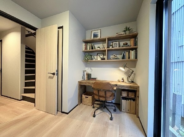 【洋室│5帖】  本画像はAIがCGで家具作成しており、実際の現地に家具は設置されておりません。また、販売価格に家具等は含まれておりません。