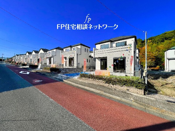 外観:【類似外観同仕様】施工例のため分譲中の建物とは外壁、屋根開口部等の形状・仕様が異なります。