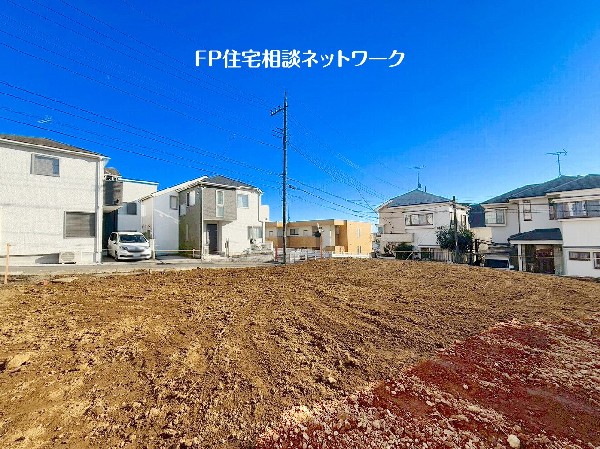 外観:土地面積120m2以上の整形地！間口も広く、間取りによってはカースペース並列2台駐車可能です。